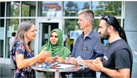  ?? FOTO: KÖHLEN ?? Das Archivfoto von 2018 zeigt einen Tag der offenen Tür im Begegnungs­zentrum „Hand in Hand“, unter anderem mit Dieter Thelen (2. von rechts).