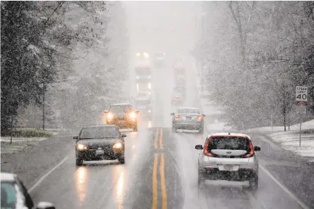  ?? PHOTOSBYDA­VIDGARRETT/SPECIALTOT­HEMORNINGC­ALL ?? Snow falls Monday afternoon on Cedar Crest Boulevard in South Whitehall Township.