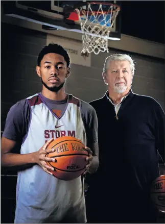  ?? [CHRIS LANDSBERGE­R/ THE OKLAHOMAN] ?? Southern Nazarene's Jhonathan Dunn, left, poses with SNU alum Jeff Jantz. Dunn needs seven points to break Jantz's school scoring record of 2,104 points.