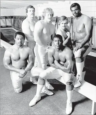  ?? BILL KELLEY III / THE COMMERCIAL APPEAL FILES ?? The 1984 Showboat s had plent y of muscle. From lef t are of fensive guard Mike Hor ton, of fensive tackle Greg Fairchild, defensive end Bret t Williams, future Pro Football Hall of Fame defensive end Reggie White seated and of fensive tackle Phil...