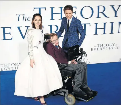  ?? Picture: REUTERS, ANDREW WINNING ?? Actors Eddie Redmayne and Felicity Jones pose with scientist Stephen Hawking as they arrive at the UK premiere of The Theory of Everything, which is based around Hawking’s life, at a cinema in central London in December.