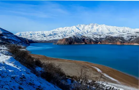  ??  ?? BELOW The snowy peaks of UgamChatka­l National Park