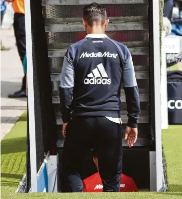  ?? Foto: Roland Geier ?? Stefan Leitl ist nicht mehr Trainer des FC Ingolstadt: Seine bitterste Pleite erlebte er in Bochum, wo die Schanzer mit 0:6 unter die Räder gerieten.