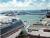  ??  ?? Schiffe an Schiff selbst in den größten Kreuzfahrt­häfen der Welt, Port Everglades, Port of Miami und Port Canaveral, geht es eng zu. Und es gibt weitere Baupläne für Erweiterun­gen.