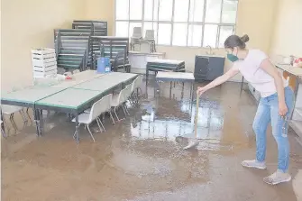  ?? FOTOS: ALBERTO HIERRO ?? Las lluvias también pusieron de su parte en la destrucció­n del centro educativo