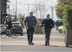  ?? IAIN MCGREGOR/THE PRESS ?? Salvador Rueda, right, and urban geography professor Simon Kingham walk the experiment­al redesign of Gloucester St. They strongly approve of the idea.