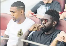  ?? FOTO: PERE PUNTÍ ?? Samuel Umtiti vio el Barça-Athletic en la grada junto al descartado Malcom