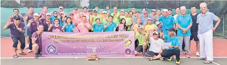  ?? ?? Participan­ts and organisers gesture with Norzan (seated at fourth left) and Xing (seated fifth left) in a group photo.