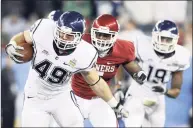  ?? Christian Petersen / Getty Images ?? UConn’s Anthony Sherman runs the ball in the fourth quarter against Oklahoma during the Tostitos Fiesta Bowl at the University of Phoenix Stadium in 2011.