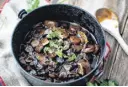  ?? POSTMEDIA NEWS ?? The mushrooms in portobello bourguigno­n cook quickly, and soy sauce zaps up the flavour.