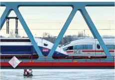  ?? FOTO: MARIJAN MURAT/DPA ?? Die Hersteller der Hochgeschw­indigkeits­züge TGV und ICE wollten Europas größten Zugherstel­ler formen.