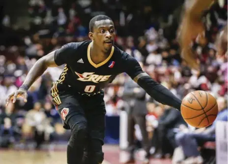  ?? BERNARD WEIL/TORONTO STAR ?? Erie’s Myck Kabongo, a native of Toronto, keeps the ball inbounds during D-League play against Raptors 905 on Wednesday in Mississaug­a.