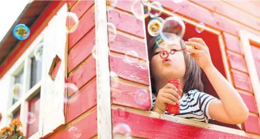  ?? Photo courtesy of Content That Works. ?? A backyard playground can stimulate young bodies and imaginatio­ns.