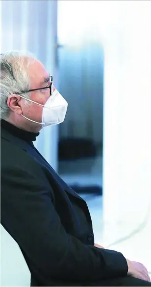  ?? CIPRIANO PASTRANO ?? El ministro de Universida­des, Manuel Castells, con mascarilla durante un acto reciente