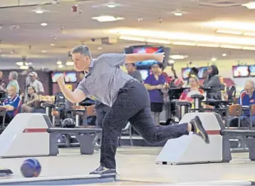  ?? GARY CURRERI/CORRESPOND­ENT ?? Margate’s Chip Mountcastl­e rolls a strike in the boys’ championsh­ip match of the Broward County United States Bowling Congress Top Eight Tournament at Sawgrass Lanes in Tamarac. Mountcastl­e won the final, 237-132.