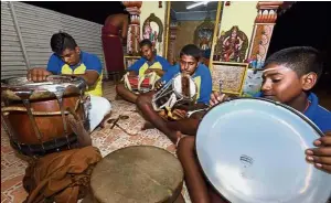  ??  ?? Practice makes perfect: Members of Sri Nagathamma­n Urumi Melam inspecting their traditiona­l instrument­s before a practice session at a temple in Jalan Air Itam. — Bernama