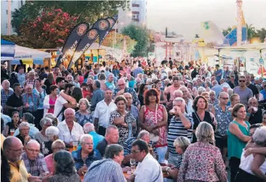  ?? Foto: CSN-Archiv ?? Zahlreiche Besucher strömten zum Oktoberfes­t 2016 nach Torrox.