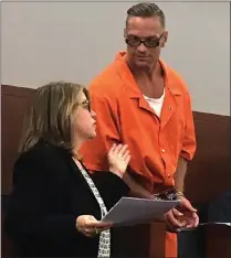  ?? KEN RITTER / ASSOCIATED PRESS FILE (2017) ?? Nevada death row inmate Scott Dozier confers with Lori Teicher, a federal public defender involved in his case, during an Aug. 17 appearance in Clark County District Court.