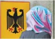  ?? FOTO: DPA ?? Eine Rechtsrefe­rendarin hat vergebens gegen ein Kopftuchve­rbot im Gerichtssa­al geklagt.