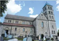  ??  ?? Die Jakobuskir­che auf dem Hohenberg ist eine beeindruck­ende Pilgerstat­ion.