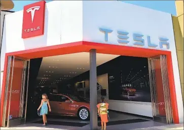  ?? Justin Sullivan Getty Images ?? WITHOUT Tesla, pure electric vehicle sales would be limp. The company accounted for 40,000 of the 51,750 EVs sold in California in the first half of the year. Above is a Tesla showroom in Corte Madera, Calif.