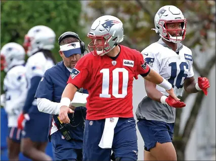  ?? Matt stone / boston Herald File ?? patriots starting quarterbac­k mac Jones high-fives receiver Jakobi meyers, right, during an aug. 31 practice.