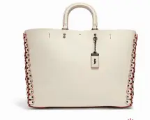  ??  ?? White Linked Leather Detail Rogue Tote