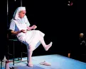  ??  ?? Un momento dello spettacolo «Lourdes» andato in scena al teatro Mila Pieralli di Scandicci il mese scorso