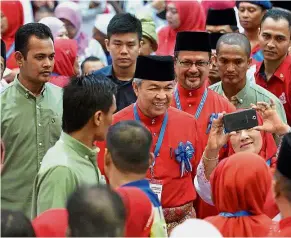  ??  ?? Guest of honour: Dr Ahmad Zahid arriving at the opening of the Teluk Intan Umno division meeting. — Bernama