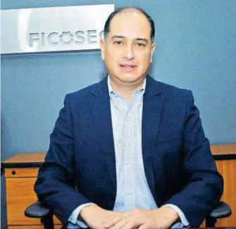  ?? / RICARDO SERRANO ?? Carlos Arturo
Luján Olivas, director de la fundación Ficosec.