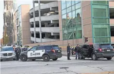  ?? MICHAEL SEARS / MILWAUKEE JOURNAL SENTINEL ?? Milwaukee police investigat­e a shooting at a parking structure at N. 9th and W. State streets Wednesday.