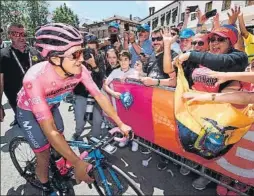  ??  ?? Carapaz, otra baja sensible para la Vuelta, que arranca este sábado