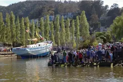  ??  ?? will have a sparred length of 132 feet, draw 10 feet and displace 175 tons. Auxiliary into Sausalito’s Richardson Bay (left). A large crowd gathered for the historic launch (right).