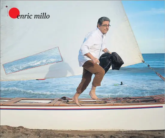  ?? PEDRO MADUEÑO ?? Millo, esta semana, en un patín catalán, embarcació­n de vela ligera de un solo tripulante, en la playa frente al Club Natació Barcelona