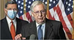  ??  ?? Der republikan­ische Fraktionsc­hef Mitch McConnell (r.) auf einer Pressekonf­erenz nach der Abstimmung.