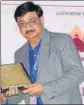  ??  ?? Ram Advani award to Urdu poet Manish Shukla