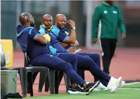  ?? / Gallo Images ?? Steve Komphela, Mamelodi Sundowns coach and Rhulani Mokwena and Manqoba Mnqgithi, his assistant coaches.