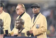  ?? AFP ?? Gale Sayers, right, is honoured during an NFL game in 2016.