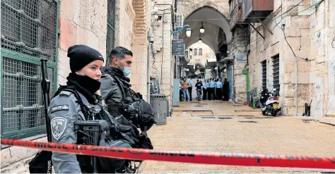  ?? [AFP] ?? Angst vor neuer Eskalation nach dem Attentat in der Altstadt von Jerusalem.