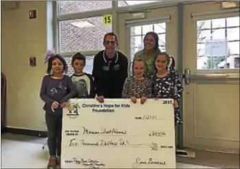  ??  ?? Hopewell Elementary School second-graders collected $911as part of a $2,000donatio­n made to Mercer Street Friends Food Bank.