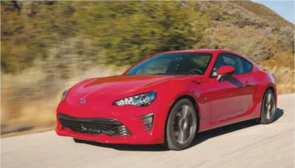  ?? /TOYOTA ?? Presumen su lado deportivo. Este coupé, Toyota 86, promete llevar los niveles de adrenalina al siguiente nivel, su línea agresiva va acorde con su desempeño.