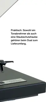  ??  ?? Praktisch: Sowohl ein Tonabnehme­r als auch eine Staubschut­zhaube gehören beim Dual zum Lieferumfa­ng.