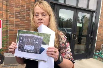  ?? Stephen Groves, The Associated Press ?? Jane Boever — outside the courthouse in Fort Pierre, S.D., on Thursday — holds a photo of her brother Joseph’s tombstone. The Boever family complained that state Attorney General Jason Ravnsborg was being punished too lightly for actions they called “inexcusabl­e.”