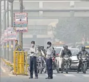  ?? SONU MEHTA/HT PHOTOS ?? Traffic policemen on duty at ITO on Thursday.