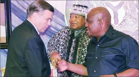  ??  ?? R-L: Rivers State Governor, Nyesom Ezenwo Wike, (right); Chairman of the state Council of Traditiona­l Rulers and Amayanabo of Opobo, King Dandeson Jaja; and United States Ambassador to Nigeria, Mr. William Symington, during the state banquet in honour of the US envoy at the Government House Port Harcourt ....Tuesday.