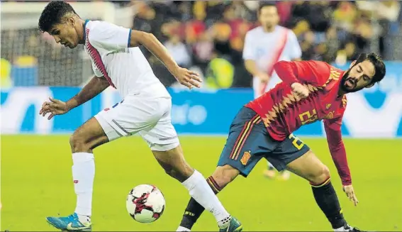  ?? FOTO: AP ?? Óscar Duarte reapareció el sábado en Málaga en el partido que enfrentó a España con Costa Rica