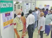  ?? PHOTOS: GURPREET SINGH/HT ?? A health worker collecting a swab sample of a woman at the civil surgeon’s office in Ludhiana on Tuesday; and (right, above) residents queued up outside the vaccinatio­n counter on the same premises.