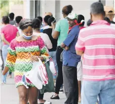  ??  ?? La PN dice que apresará a quienes estén sin mascarilla­s.