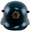  ?? ?? Members of the DLR wore helmets from WWI adorned with their unique symbol (ww2german.com)