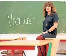  ?? FOTO: TANJA PICKARTZ ?? Henrike Aust, Leiterin der Hauptschul­e Gneisenaus­traße, bezweifelt, dass ihre Schüler von Nachhilfe in den Ferien profitiere­n würden.